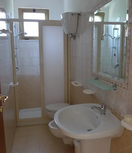 Il Turistico מלון דירות זמברונה